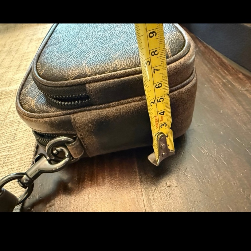 Coach Finlay in loved leather and signature canvas - Picture 10 of 10